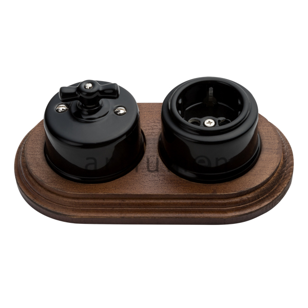 Conmutador y Enchufe N con base madera