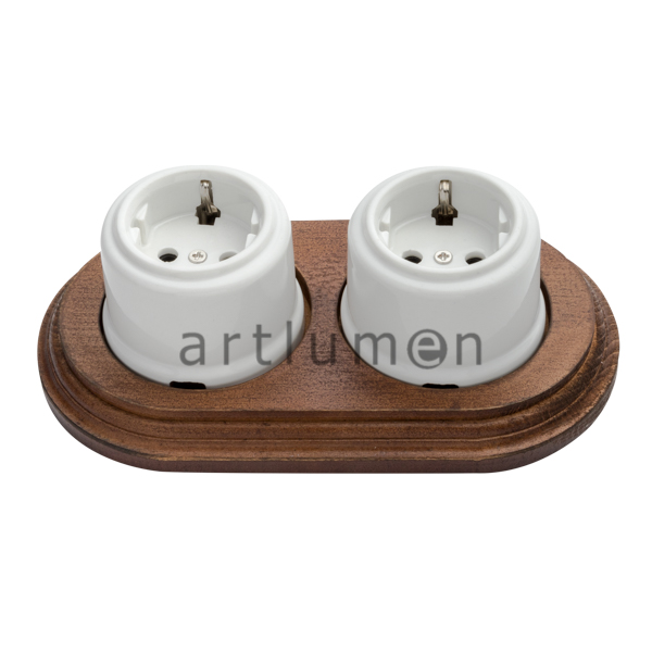 Dos Enchufes con base madera