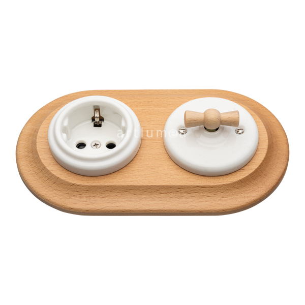 Int. y enchufe lazo y madera clara