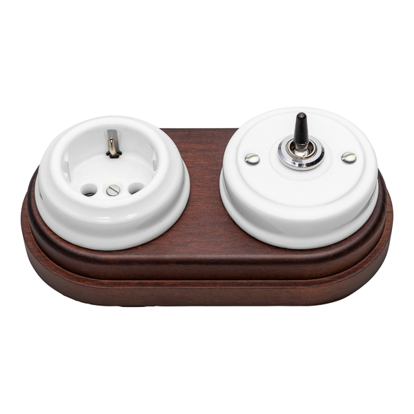 Interruptor palanca negra y enchufe