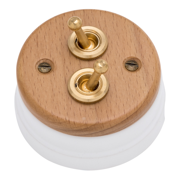 Interruptores latón, madera clara y porcelana