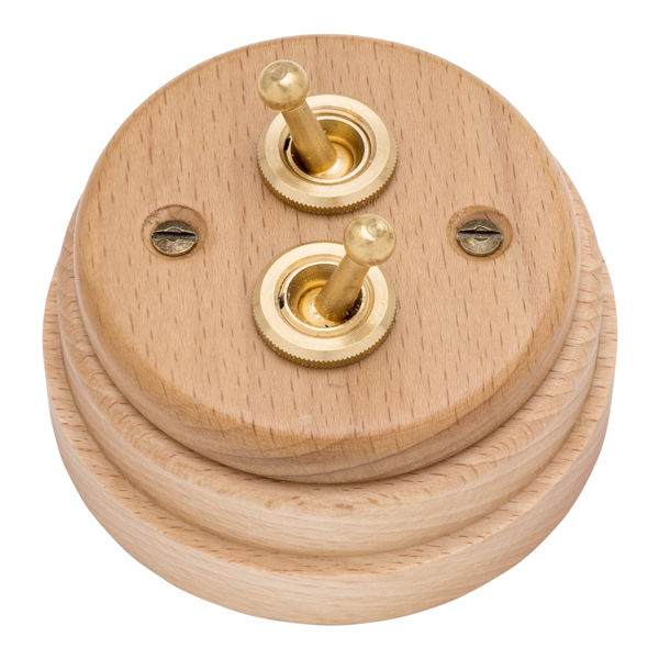 Interruptores madera clara y latón