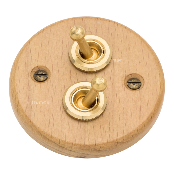 Interruptores madera clara y latón