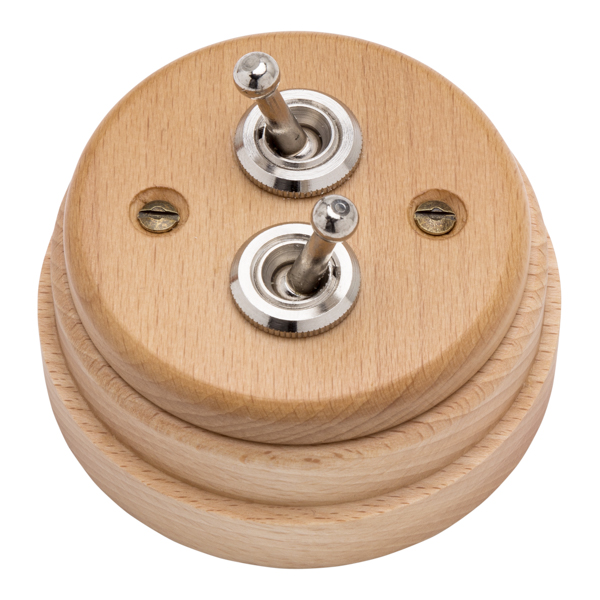 Interruptores madera clara y níquel