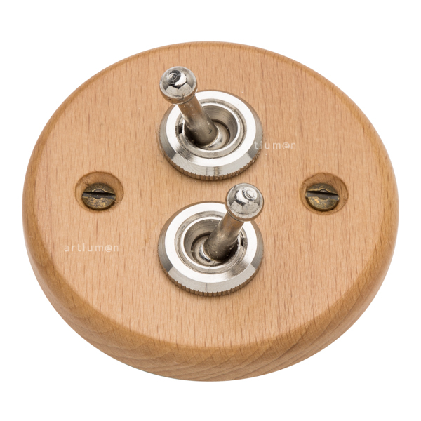 Interruptores madera clara y níquel