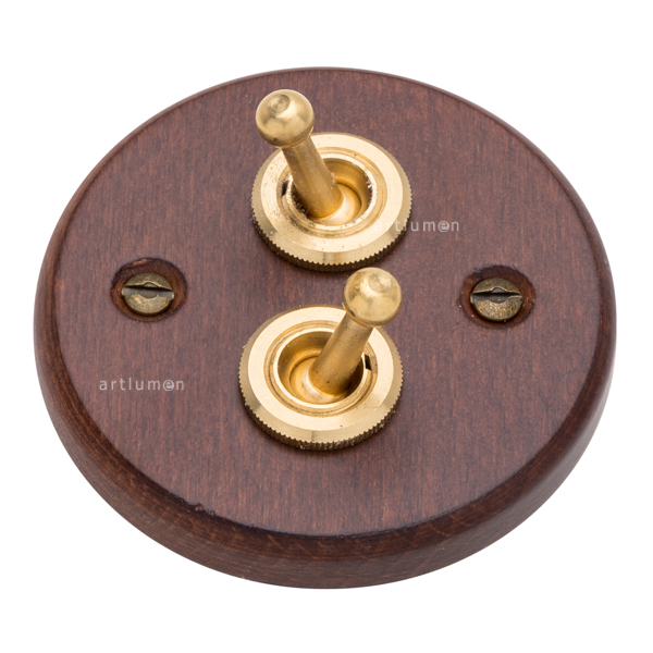 Interruptores madera oscura y latón