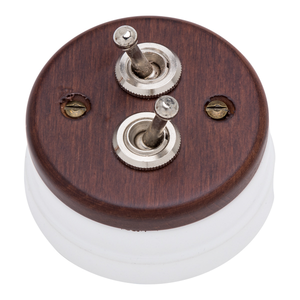 Interruptores níquel, madera oscura y porcelana