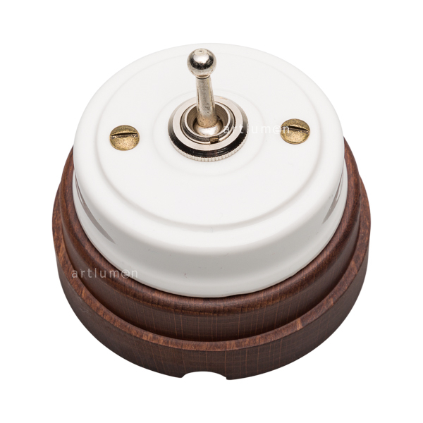 Níquel, porcelana lisa, madera oscura