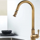 Grifo de cocina extensible en bronce